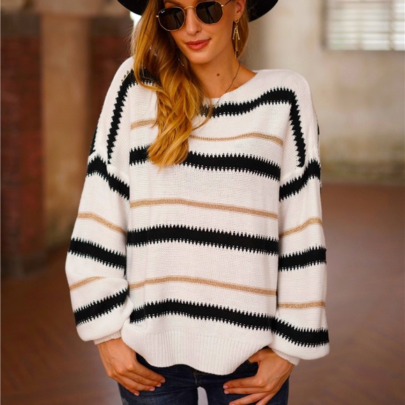 🍁🆕White Striped Loose Fit Sweater - Picture 6 of 6